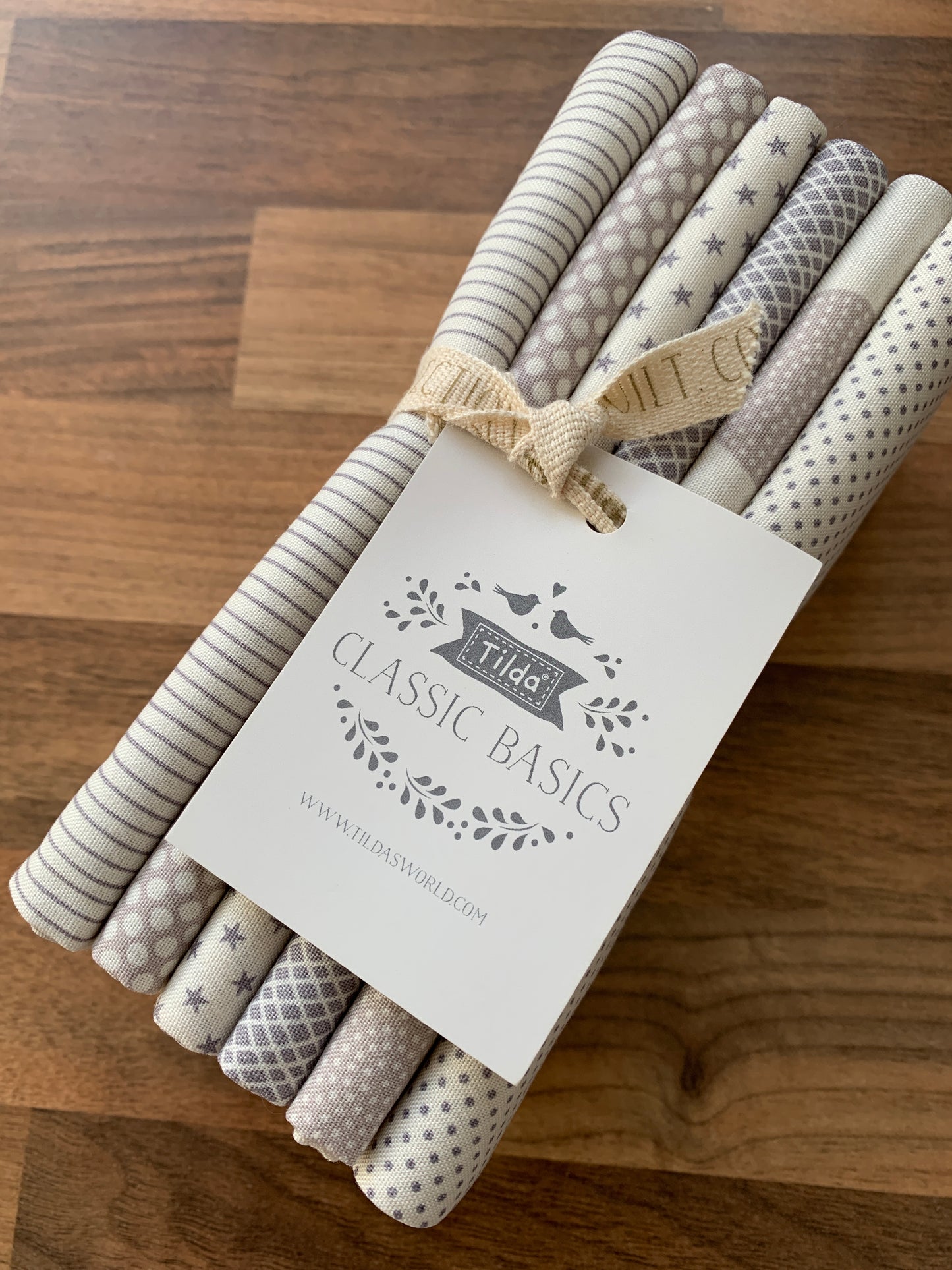 Tilda Classics - Fat Quarter Bundle - Grey